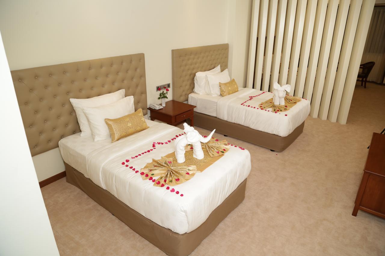 יאנגון Pacific Hotel מראה חיצוני תמונה